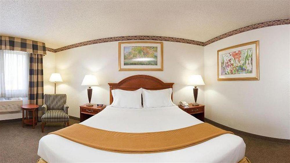 Holiday Inn Express & Suites Johnstown By Ihg Екстериор снимка