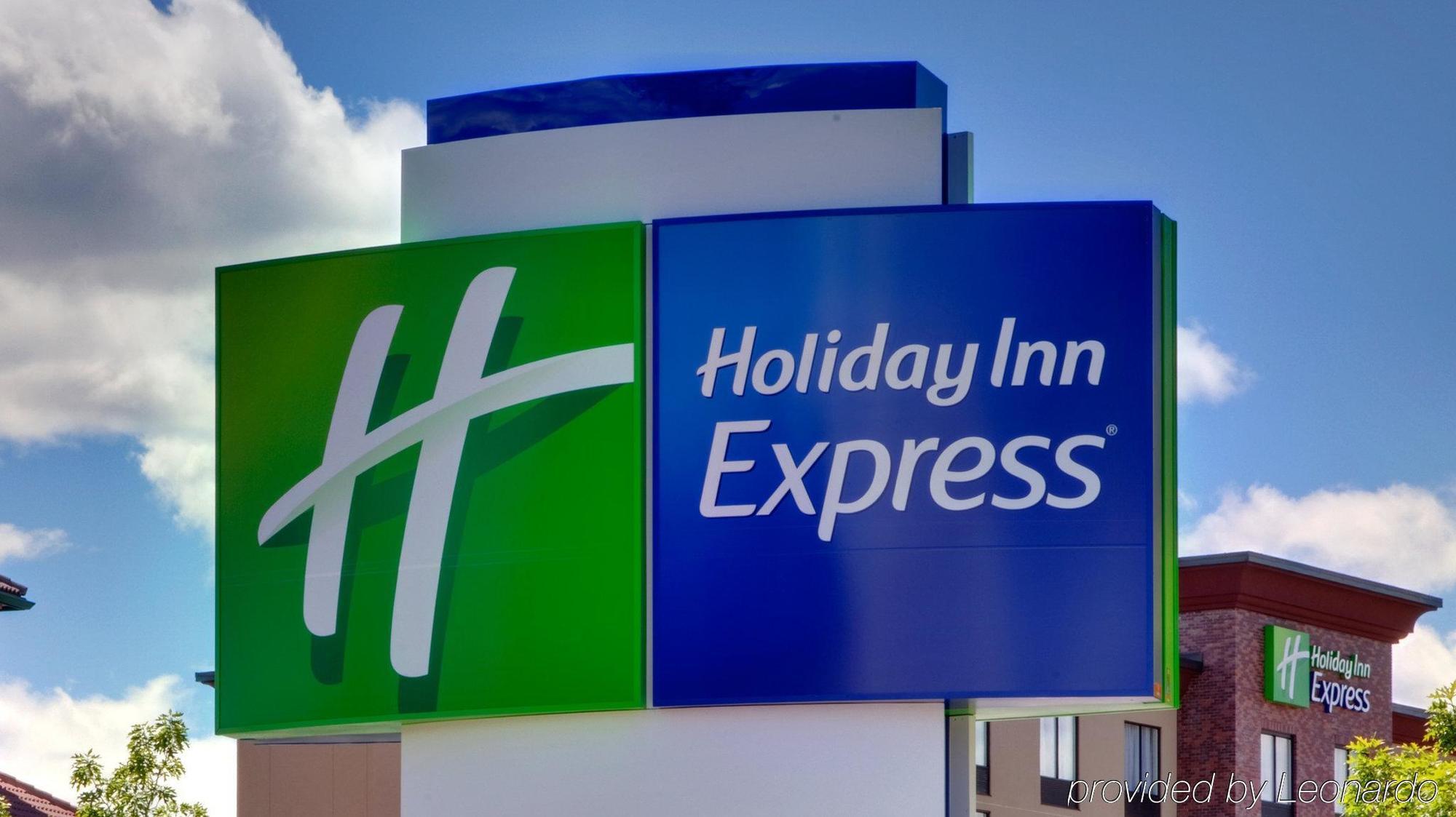 Holiday Inn Express & Suites Johnstown By Ihg Екстериор снимка