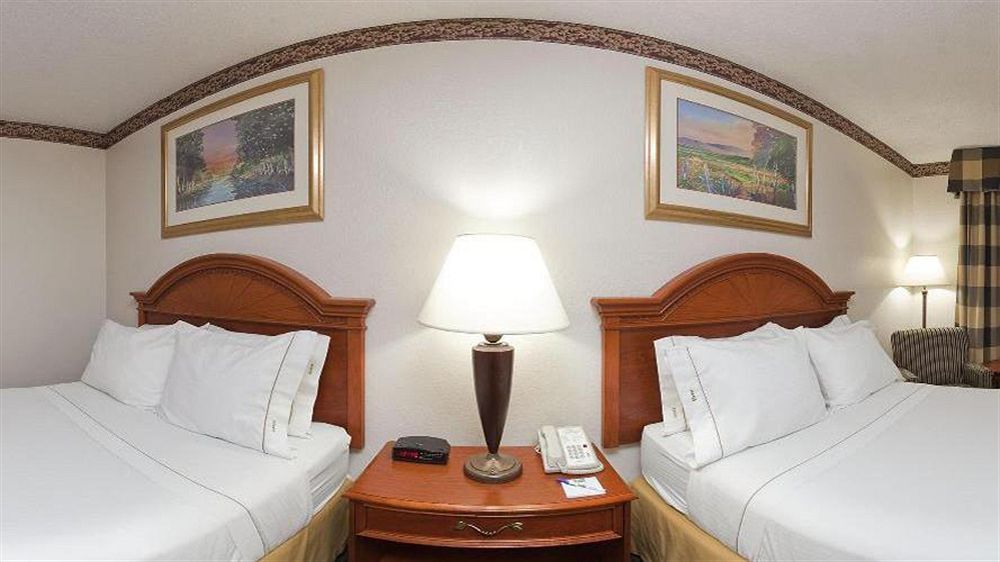 Holiday Inn Express & Suites Johnstown By Ihg Екстериор снимка