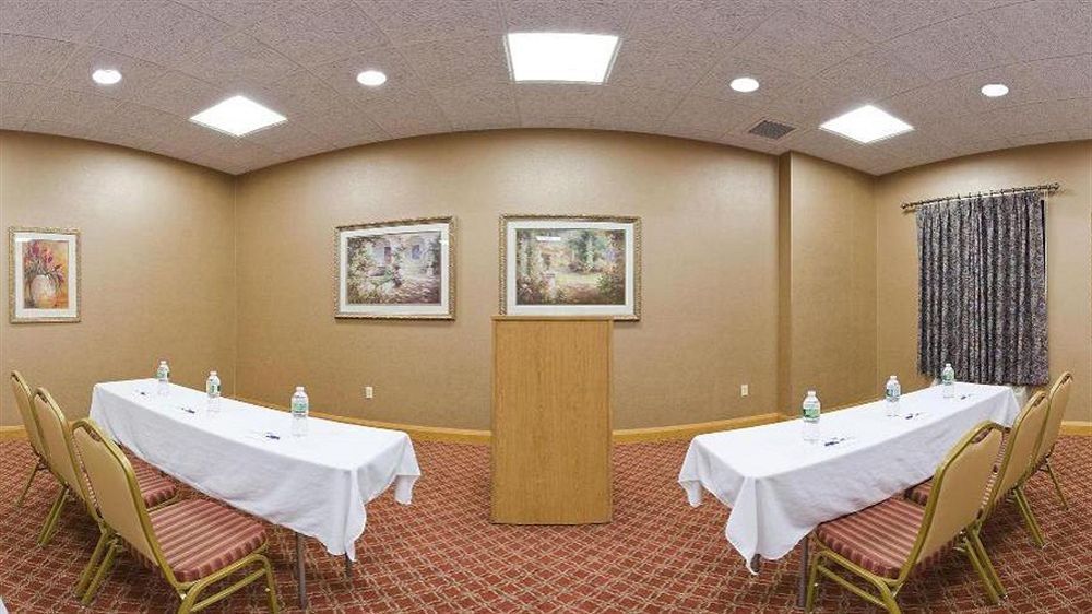 Holiday Inn Express & Suites Johnstown By Ihg Екстериор снимка