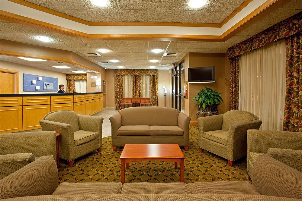 Holiday Inn Express & Suites Johnstown By Ihg Екстериор снимка