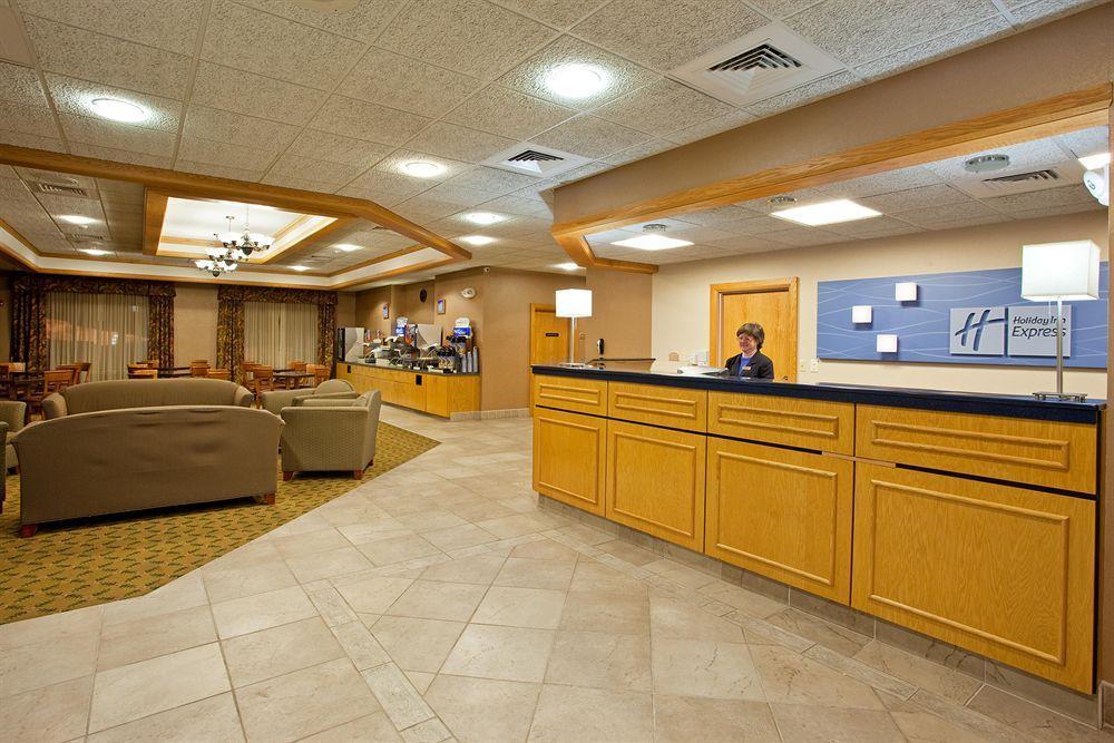 Holiday Inn Express & Suites Johnstown By Ihg Екстериор снимка