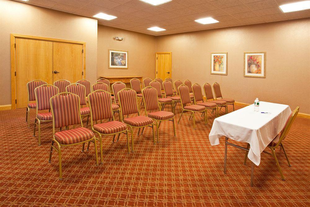 Holiday Inn Express & Suites Johnstown By Ihg Екстериор снимка