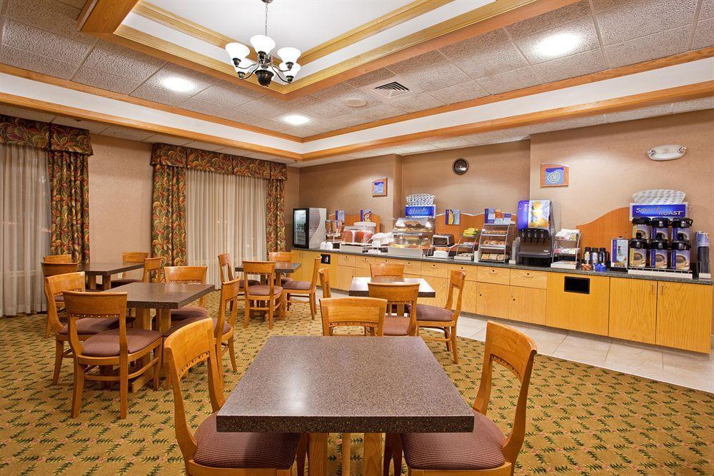 Holiday Inn Express & Suites Johnstown By Ihg Екстериор снимка