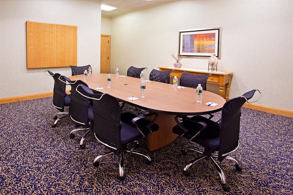 Holiday Inn Express & Suites Johnstown By Ihg Екстериор снимка