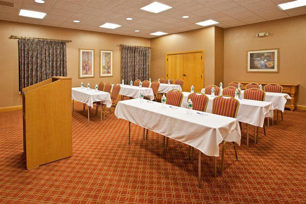 Holiday Inn Express & Suites Johnstown By Ihg Екстериор снимка