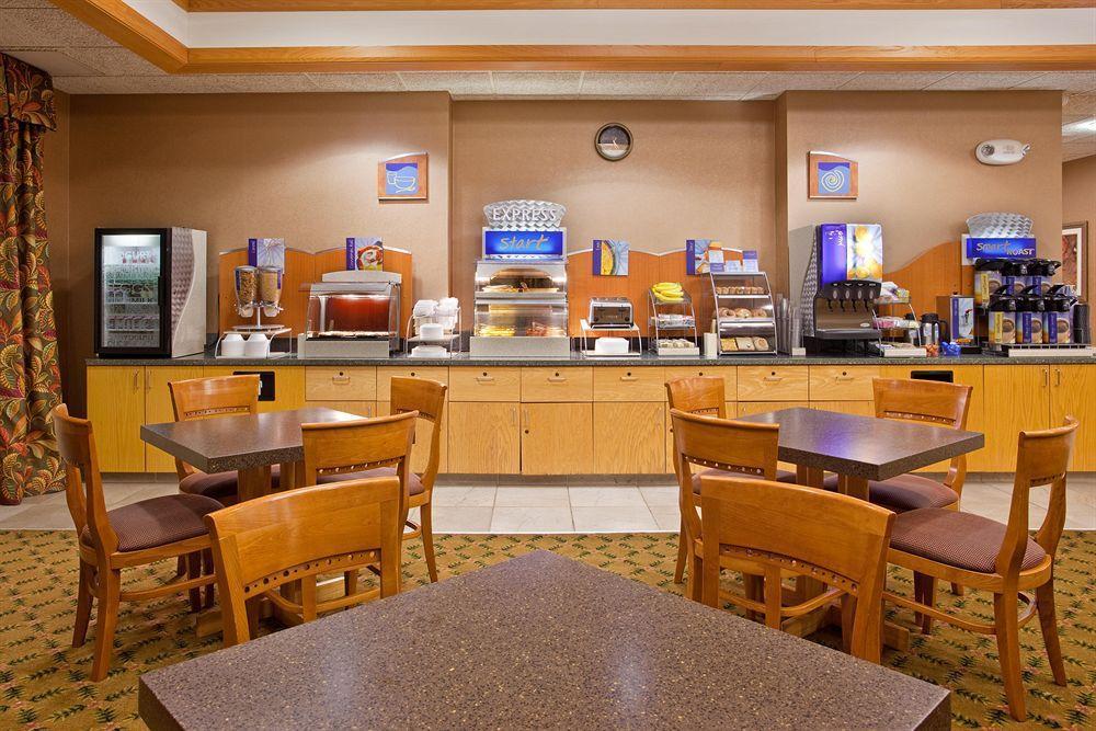 Holiday Inn Express & Suites Johnstown By Ihg Екстериор снимка