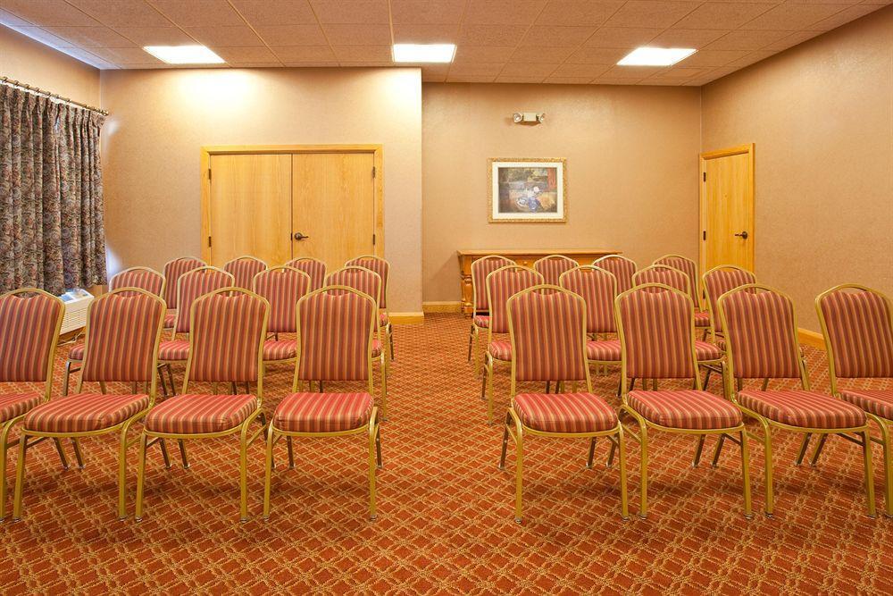 Holiday Inn Express & Suites Johnstown By Ihg Екстериор снимка