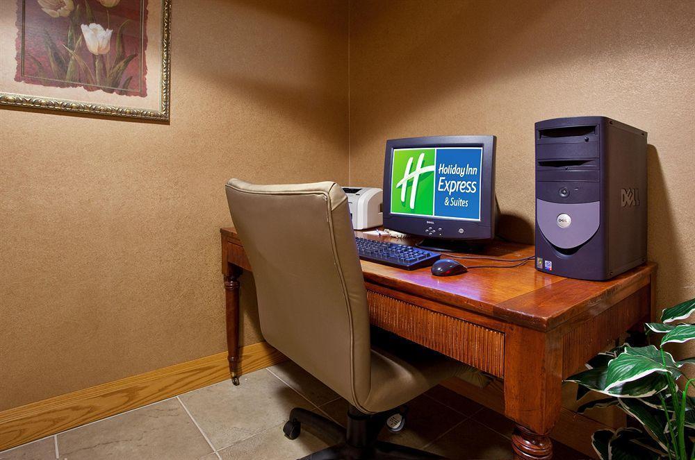 Holiday Inn Express & Suites Johnstown By Ihg Екстериор снимка