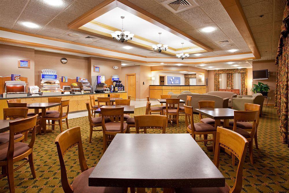 Holiday Inn Express & Suites Johnstown By Ihg Екстериор снимка