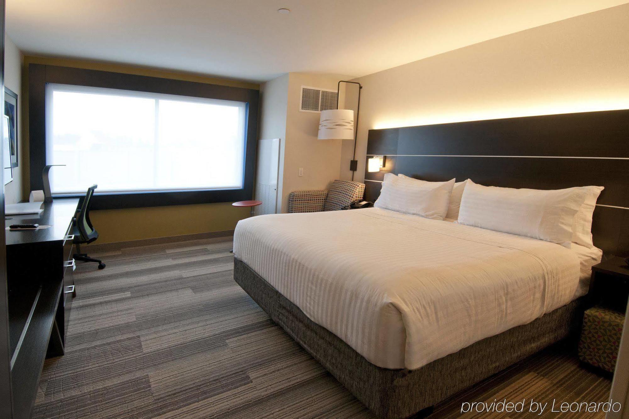 Holiday Inn Express & Suites Johnstown By Ihg Екстериор снимка