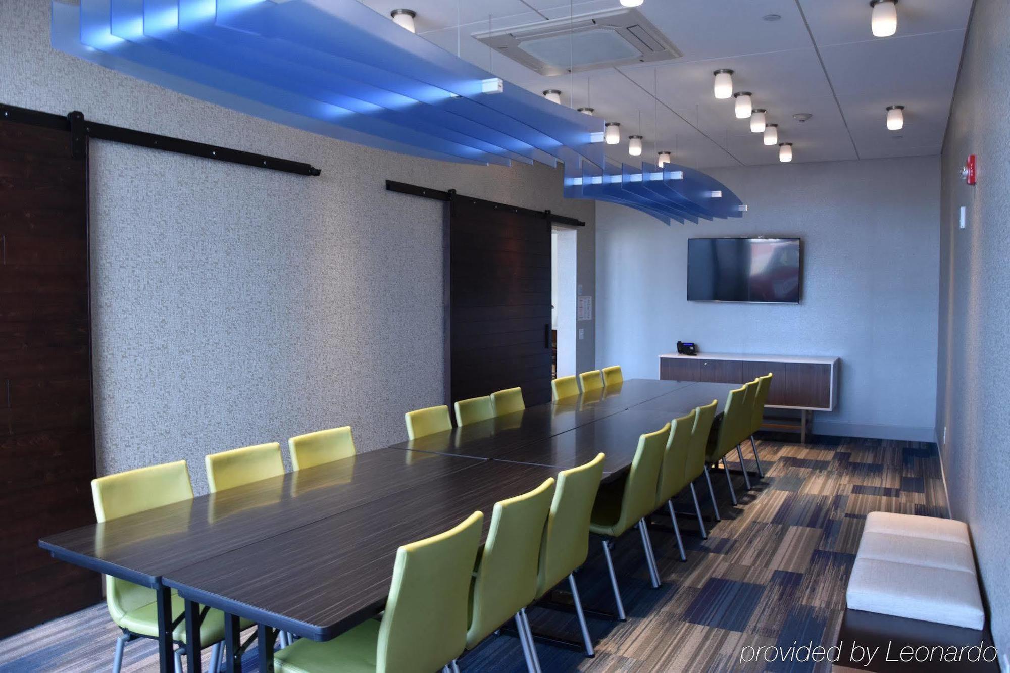 Holiday Inn Express & Suites Johnstown By Ihg Екстериор снимка