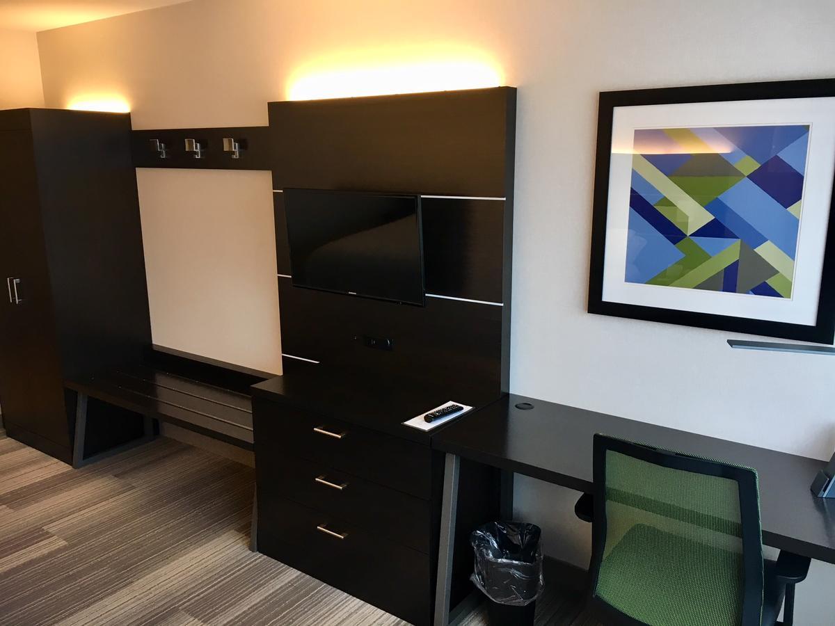 Holiday Inn Express & Suites Johnstown By Ihg Екстериор снимка
