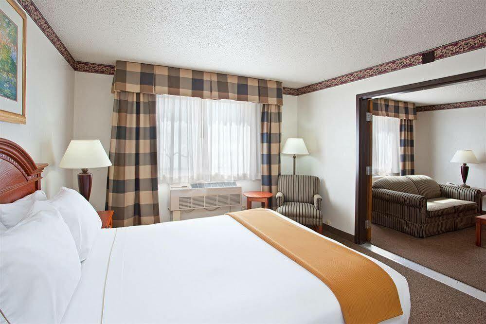 Holiday Inn Express & Suites Johnstown By Ihg Екстериор снимка