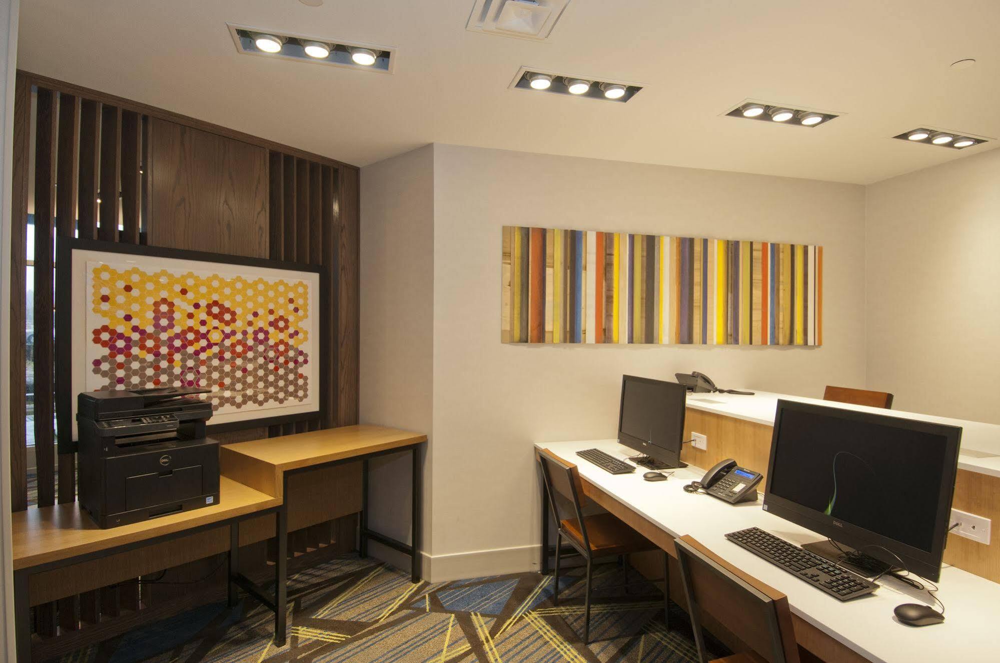 Holiday Inn Express & Suites Johnstown By Ihg Екстериор снимка