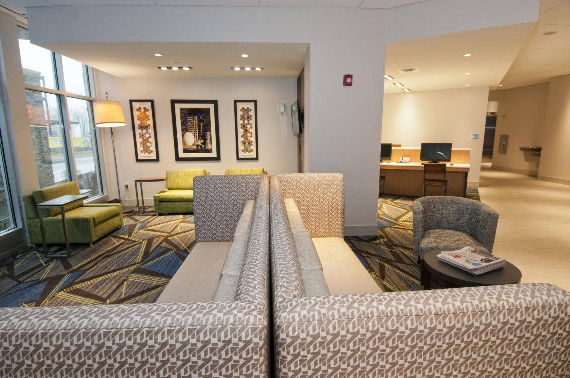 Holiday Inn Express & Suites Johnstown By Ihg Екстериор снимка