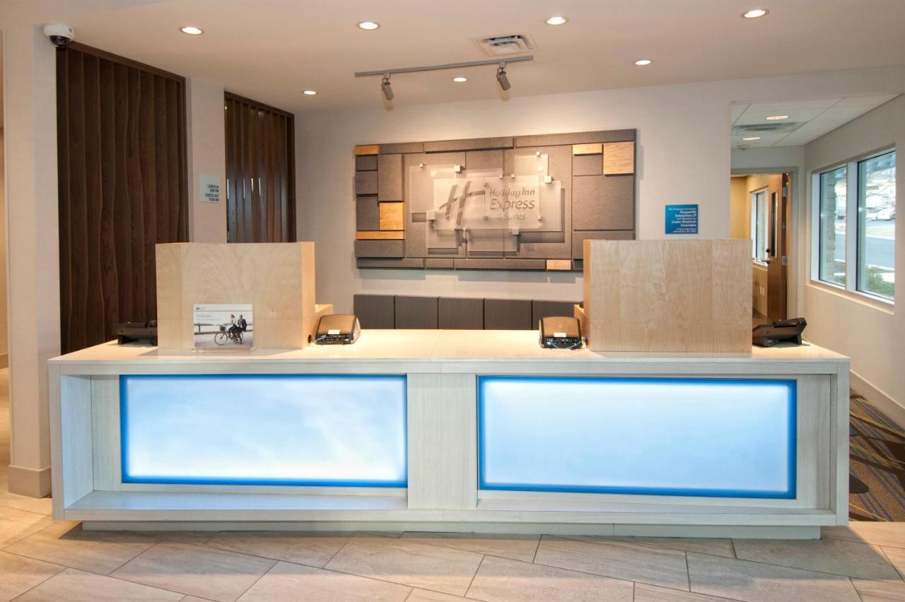 Holiday Inn Express & Suites Johnstown By Ihg Екстериор снимка