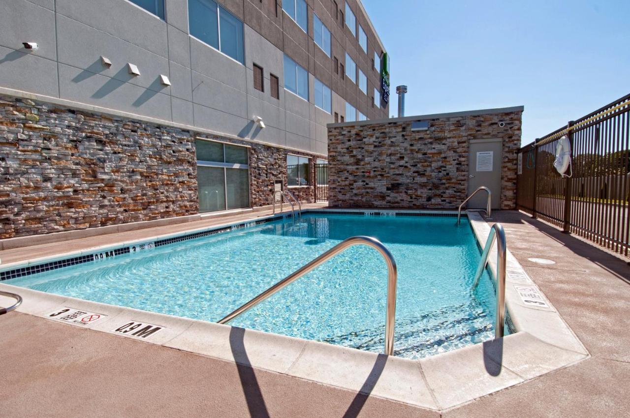 Holiday Inn Express & Suites Johnstown By Ihg Екстериор снимка