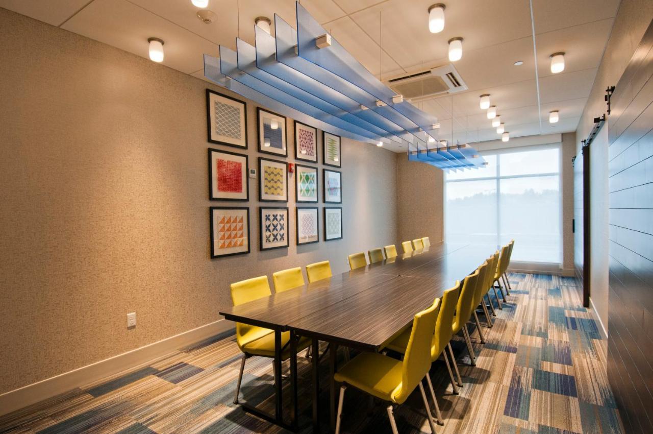 Holiday Inn Express & Suites Johnstown By Ihg Екстериор снимка