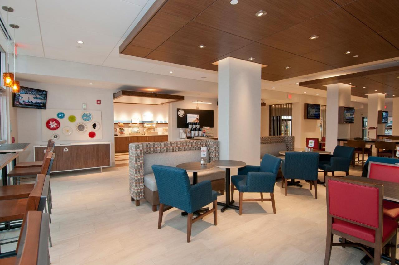 Holiday Inn Express & Suites Johnstown By Ihg Екстериор снимка
