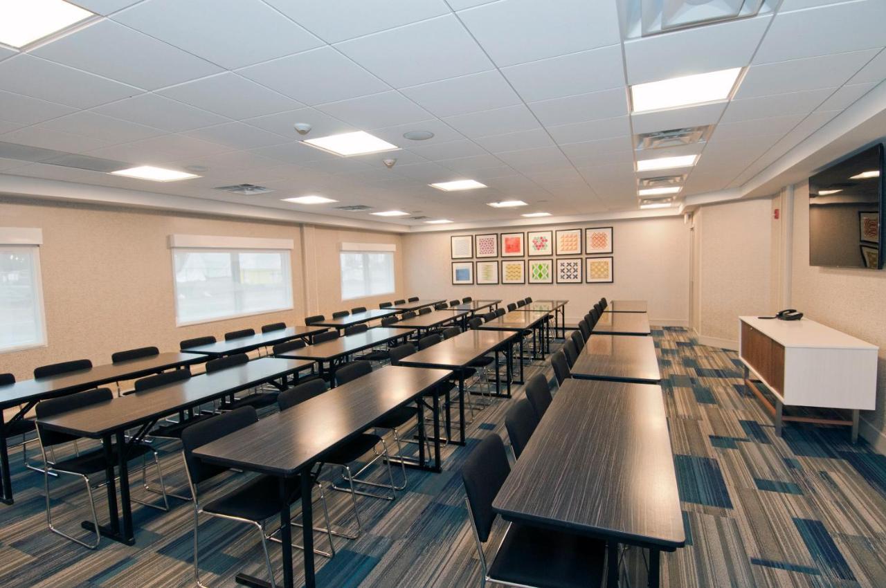 Holiday Inn Express & Suites Johnstown By Ihg Екстериор снимка