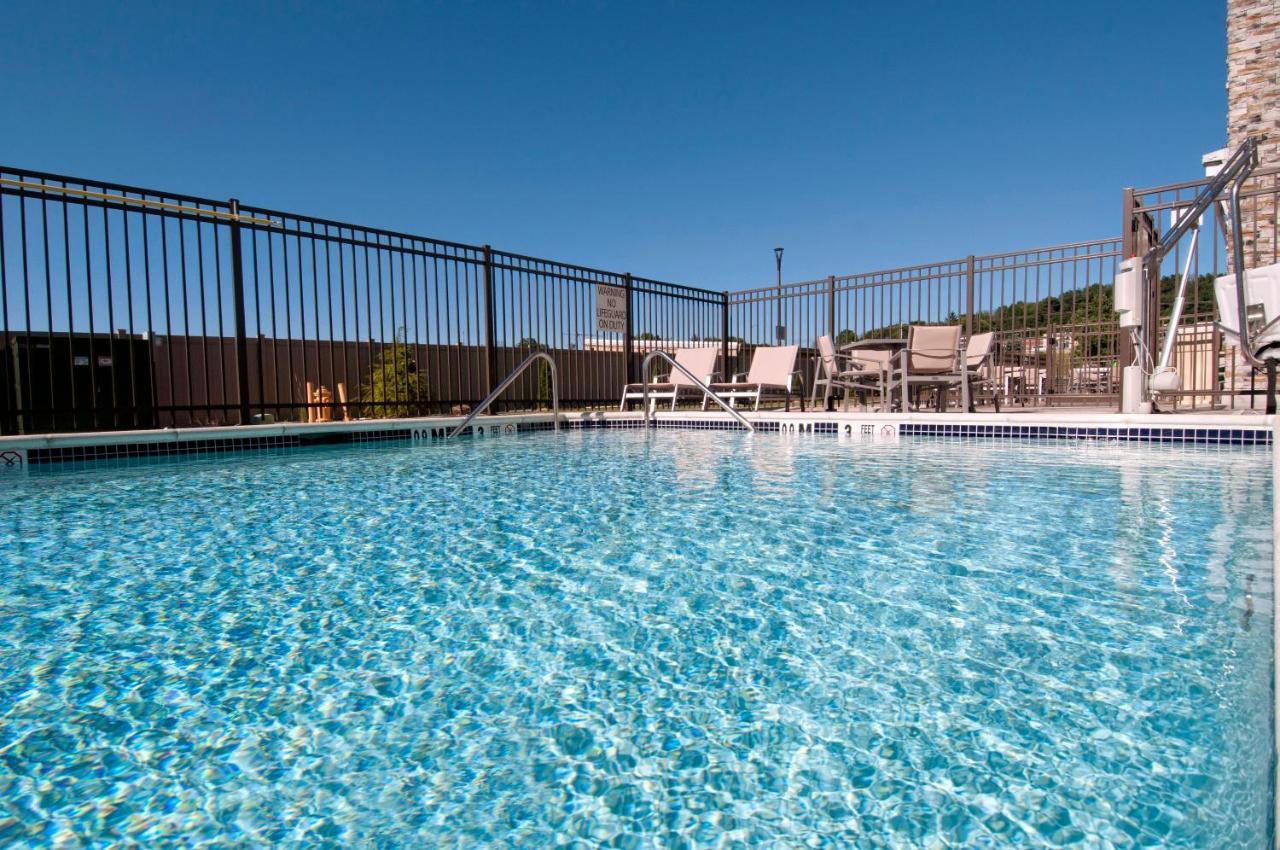 Holiday Inn Express & Suites Johnstown By Ihg Екстериор снимка