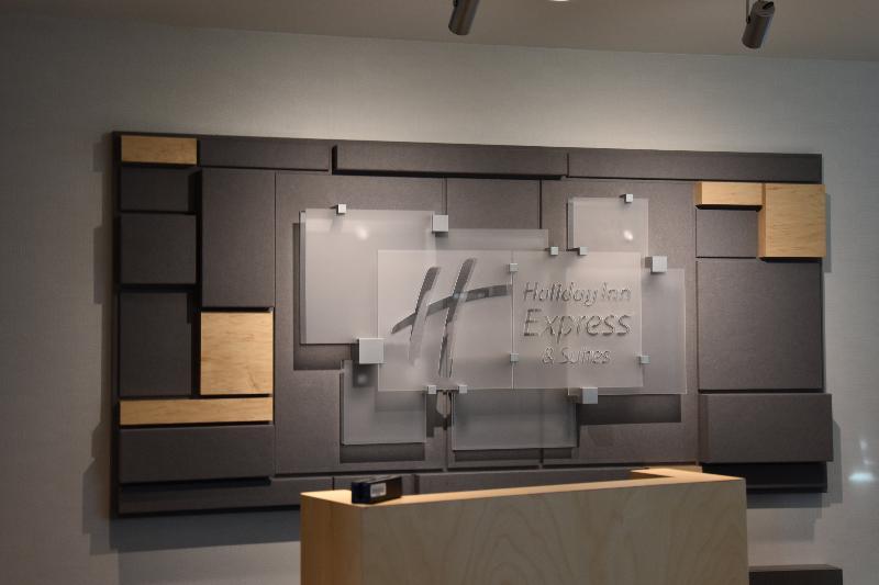 Holiday Inn Express & Suites Johnstown By Ihg Екстериор снимка