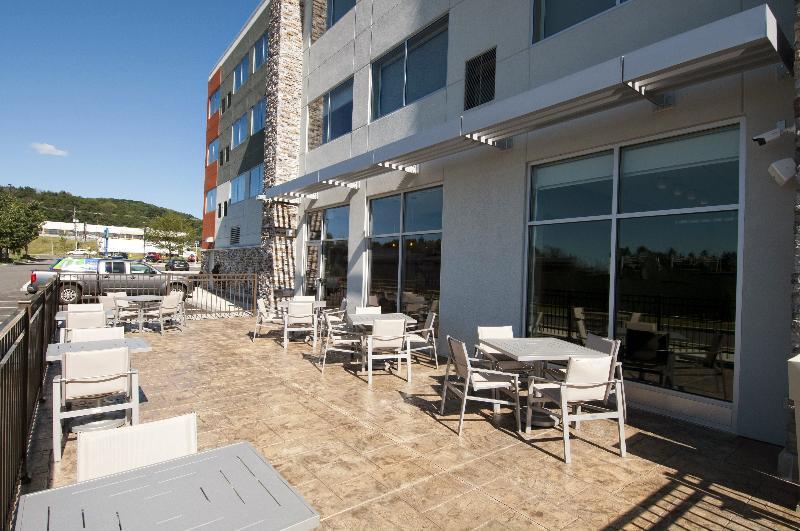 Holiday Inn Express & Suites Johnstown By Ihg Екстериор снимка