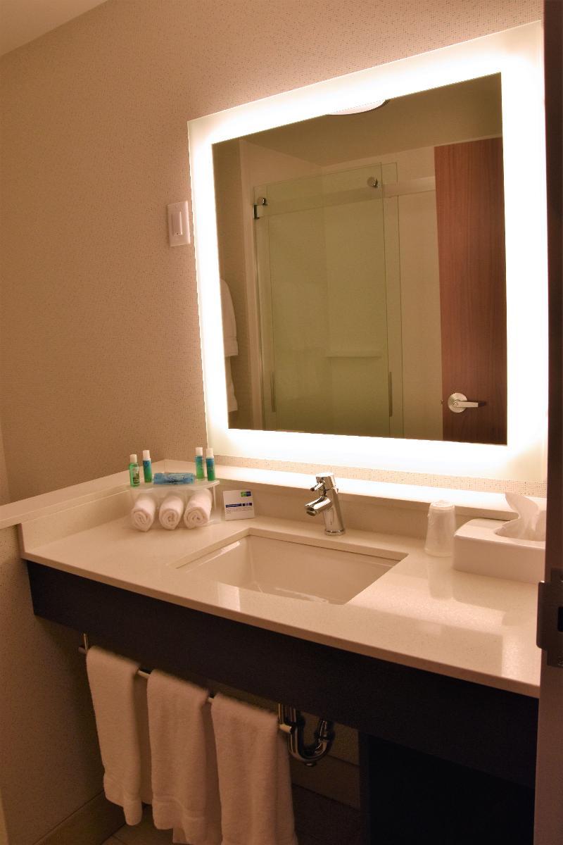 Holiday Inn Express & Suites Johnstown By Ihg Екстериор снимка